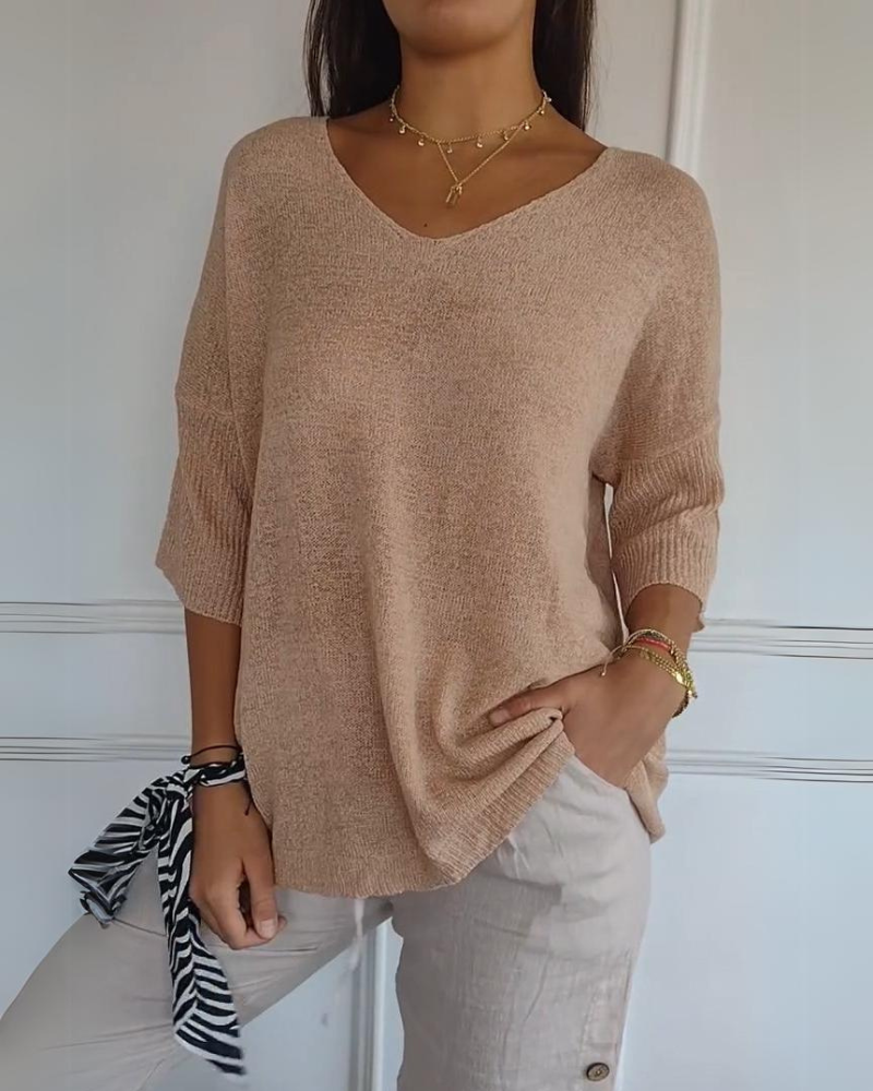 Joana - Effortless V-Neck Top