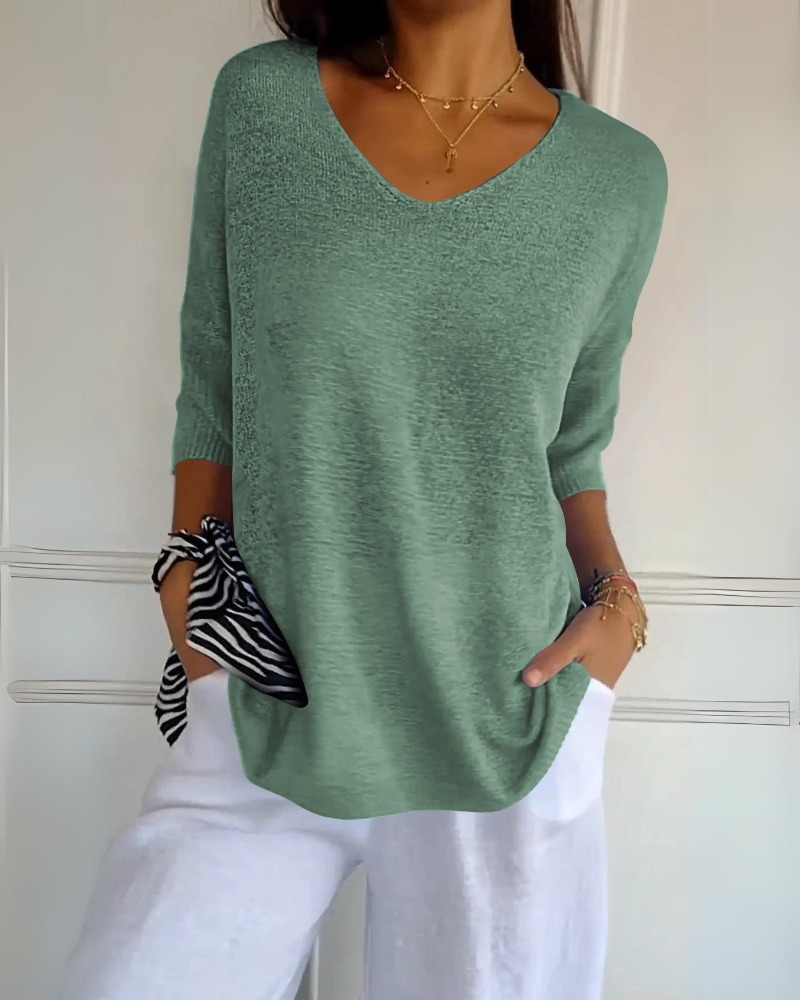 Joana - Effortless V-Neck Top