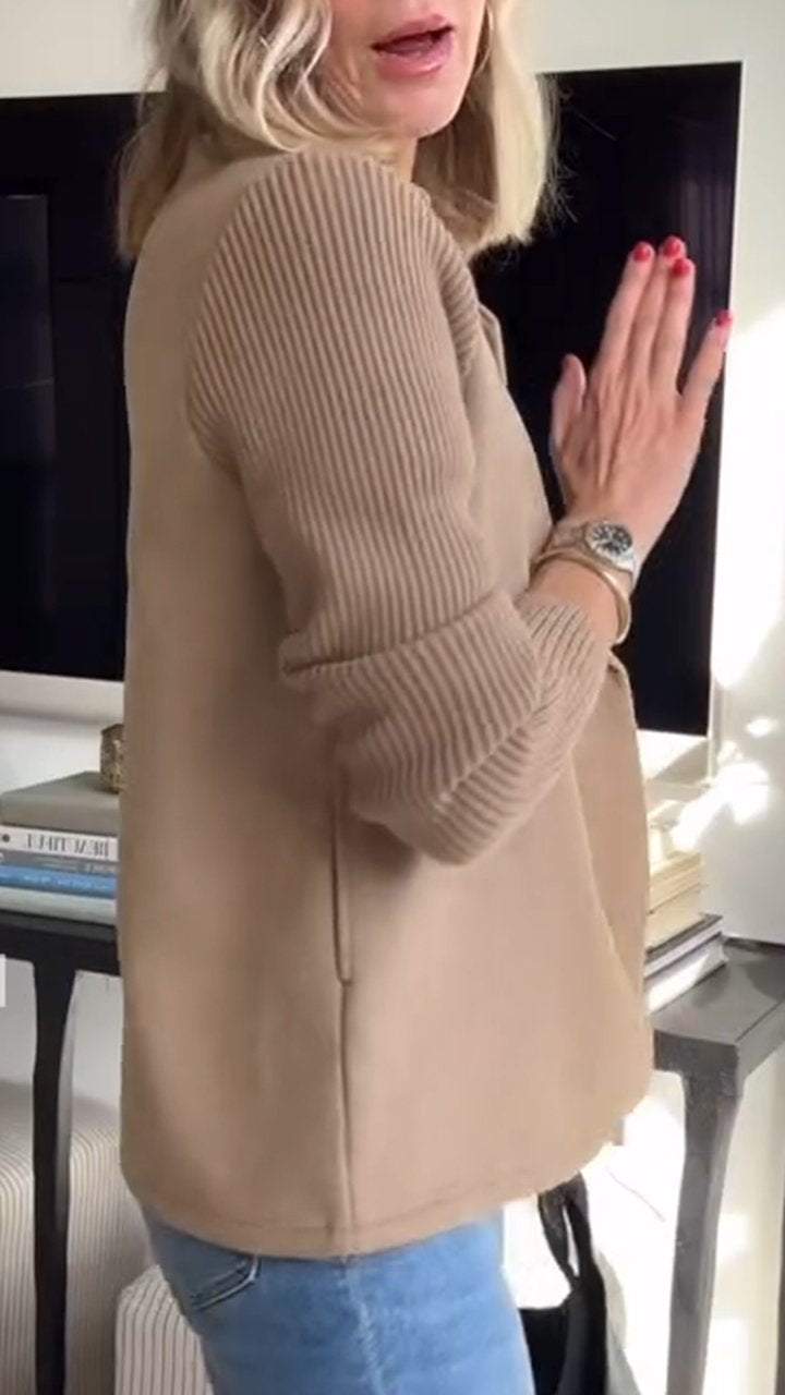 Jennifer – Elegant Knitted Blazer
