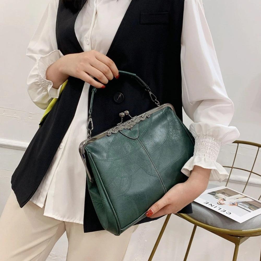 Rafaela – Retro Clamshell Handbag