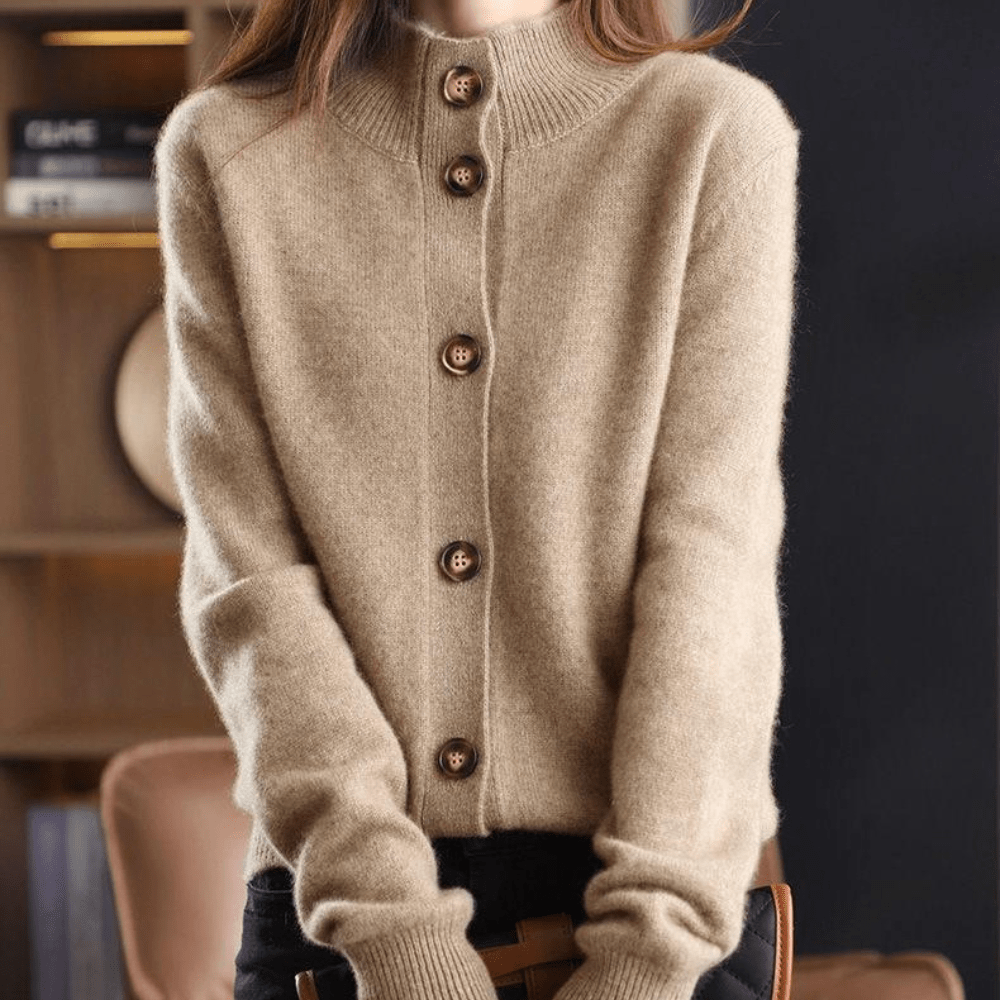 Landie – Luxurious Knitted Cardigan