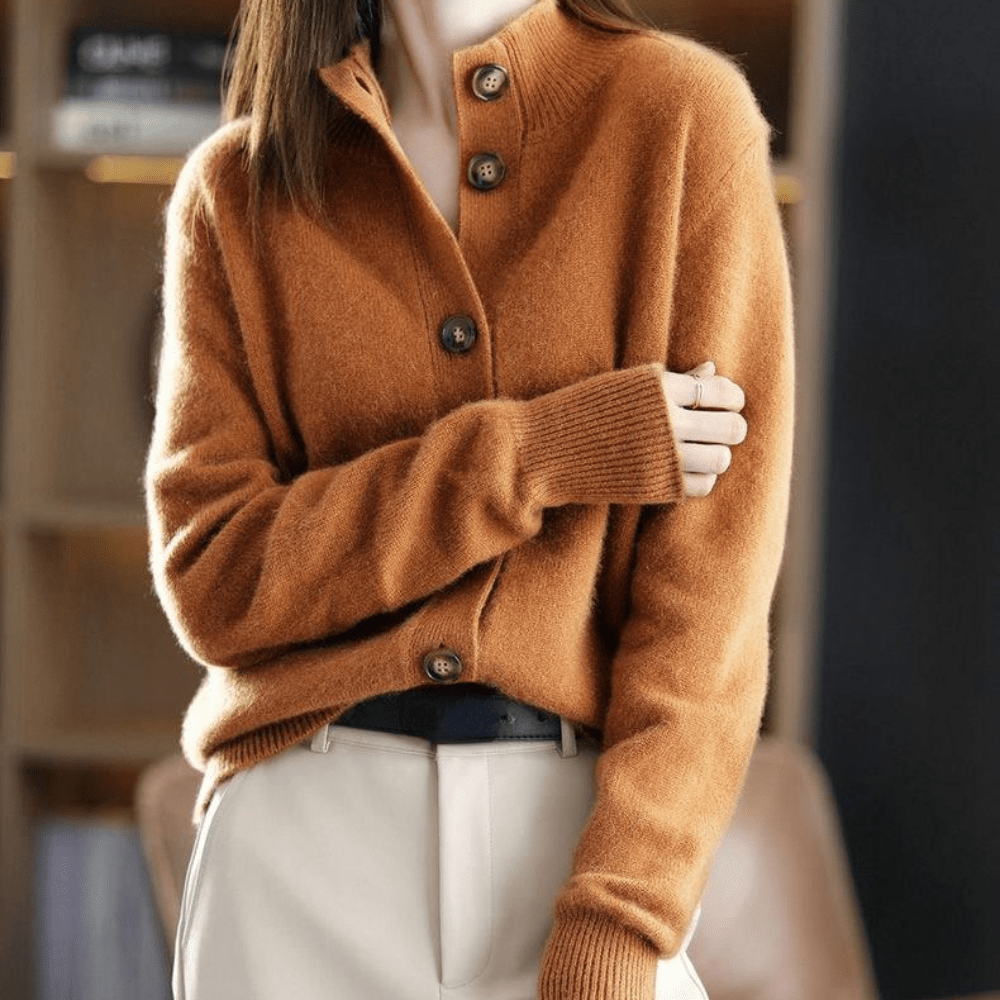 Landie – Luxurious Knitted Cardigan